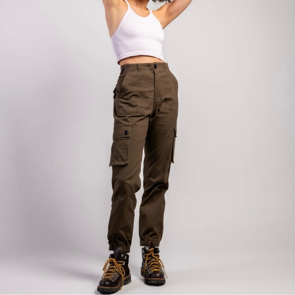 Wondery Isabel 3.0 brown cargo utility pants short S